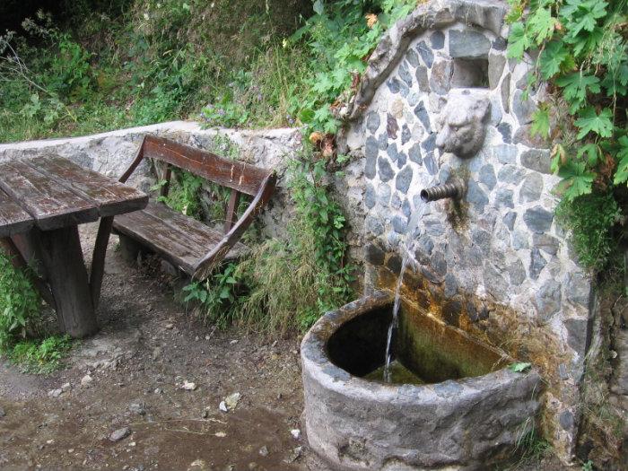 Газирана вода потече от чешма в Михалково