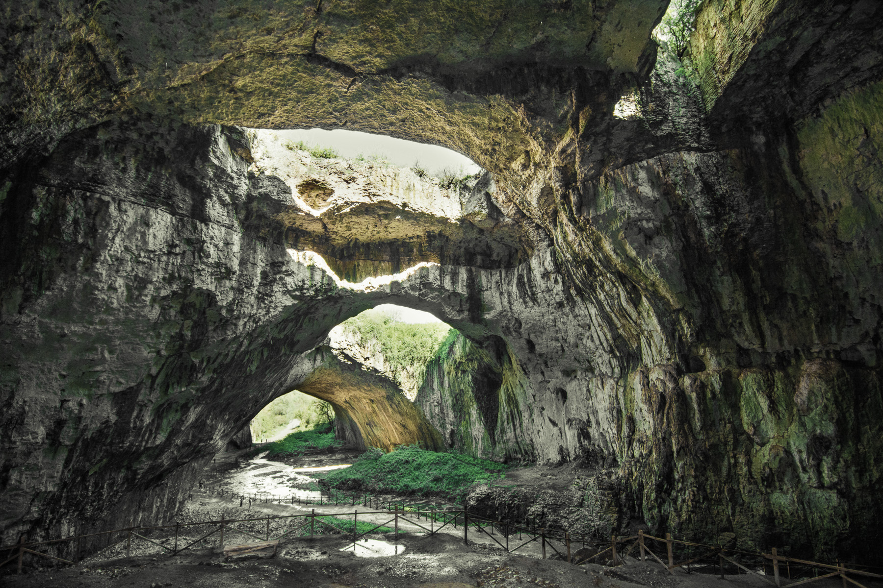 Мистерии! Деветашката пещера крие тайни на извънземни цивилизации