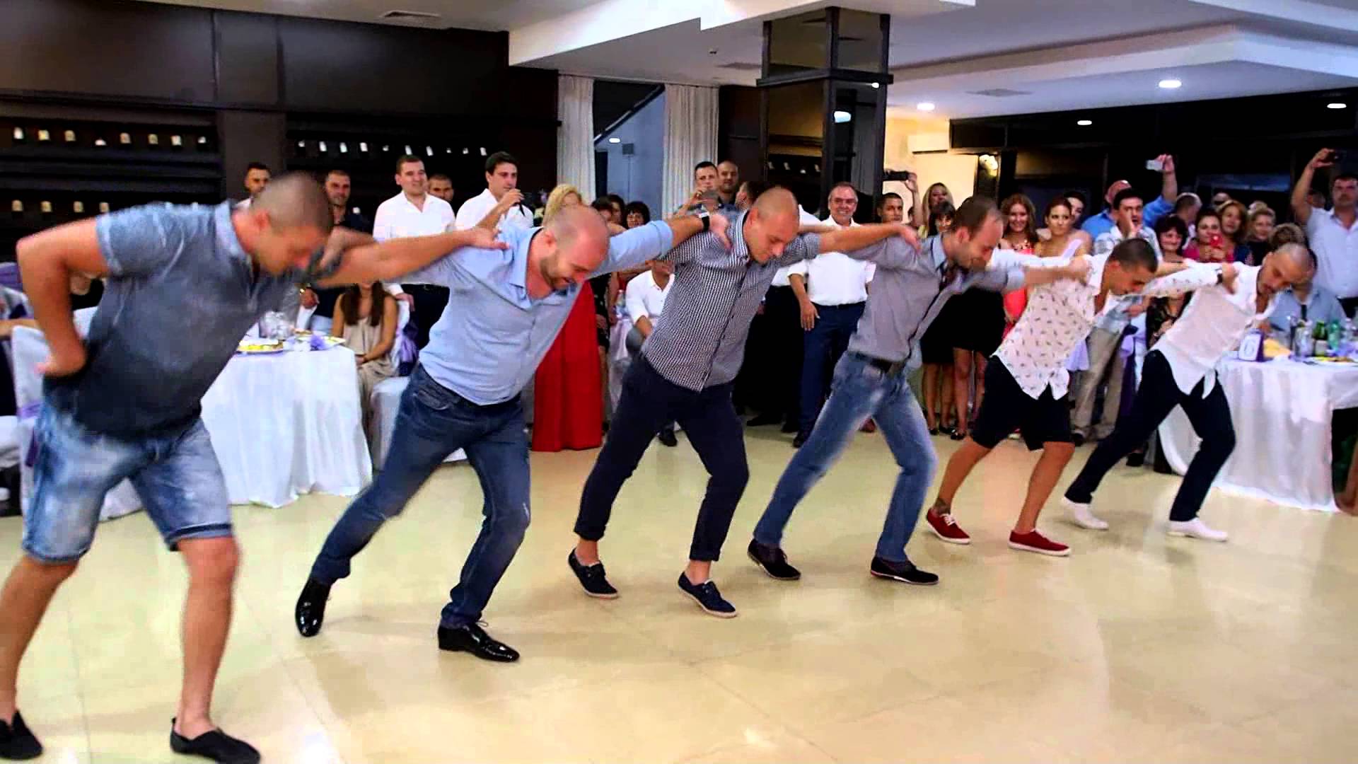 Милион и половина гледаха един страхотен мъжки шопски танц на сватба във Враца!