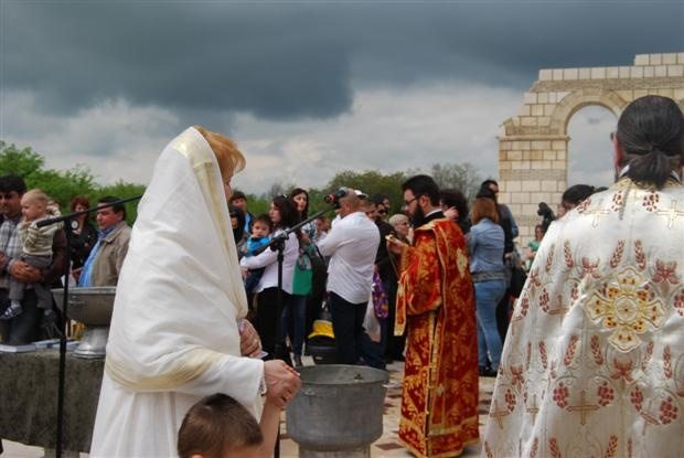 Отново масово кръщение в Плиска, освещават паметник на цар Борис