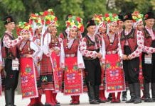 Народните танци стават задължителни до 12 клас
